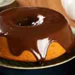 Bolo de Cenoura com Calda de Chocolate