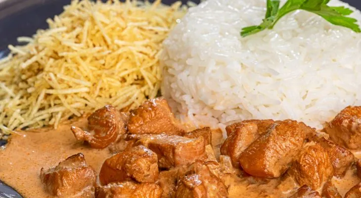 Estrogonofe de Frango Desfiado